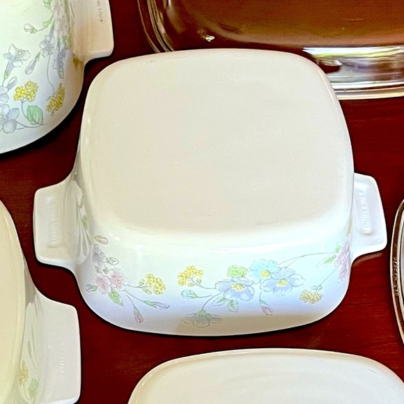 Corningware Pastel Bouqet pattern 1.5 liter casserole dish & Pyrex glass lid - Picture 2 of 7
